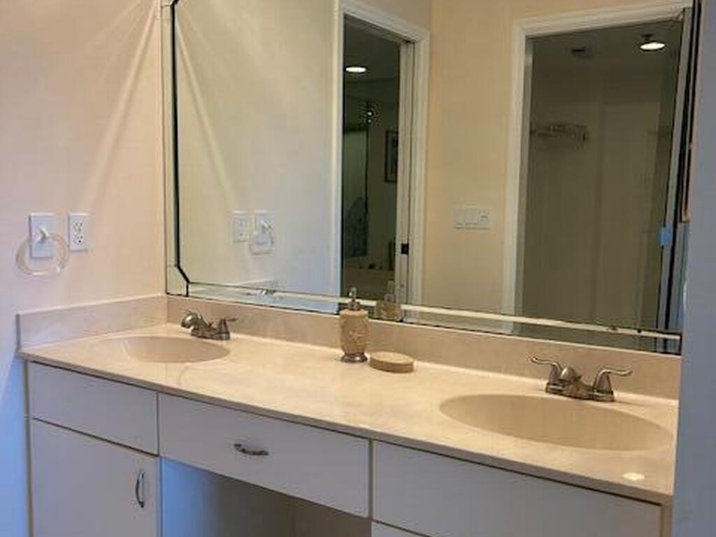 660 S Brevard Avenue, Cocoa Beach, FL 32931