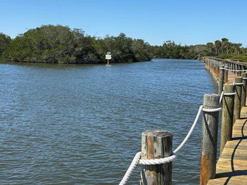 660 S Brevard Avenue, Cocoa Beach, FL 32931