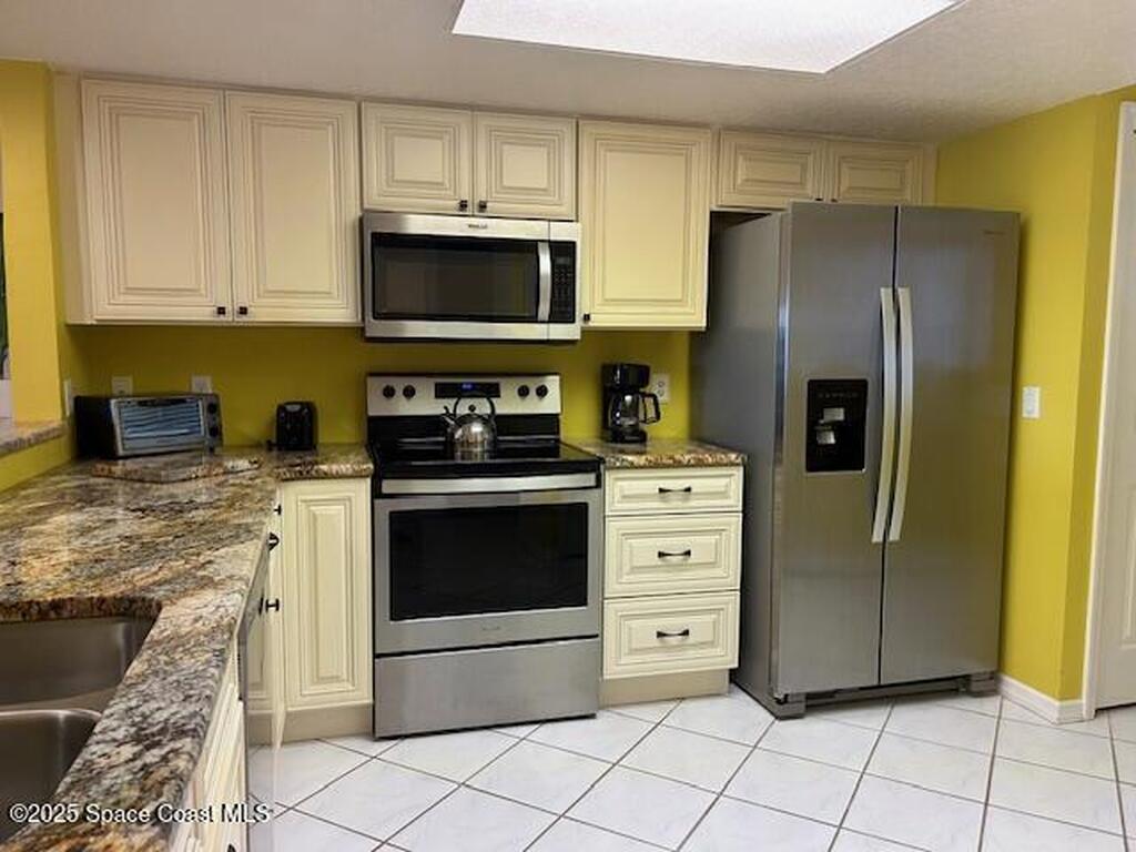 660 S Brevard Avenue, Cocoa Beach, FL 32931