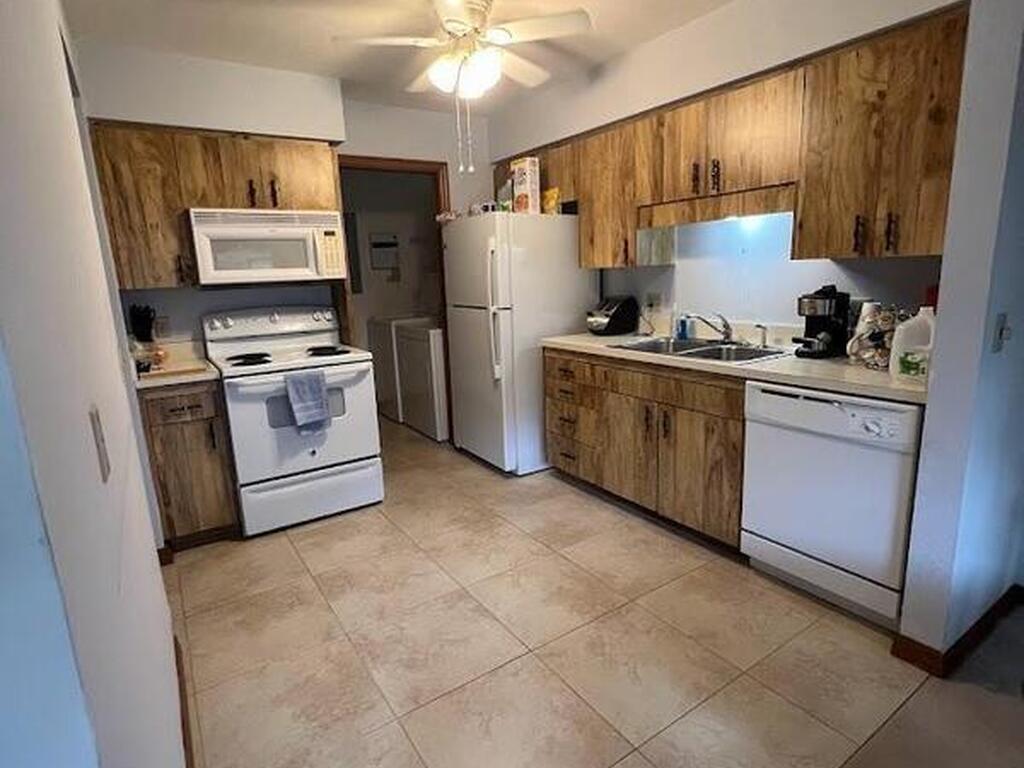 9032 Manchester Lane, Melbourne, FL 32904