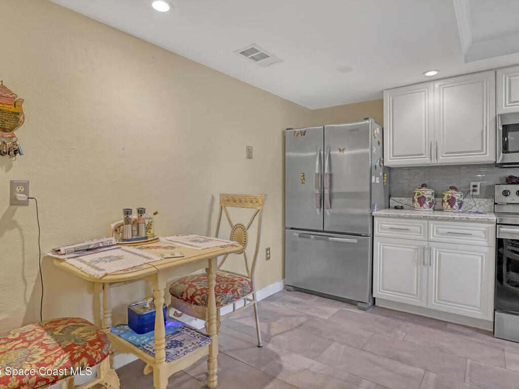 647 Cedar Side Circle, Palm Bay, FL 32905