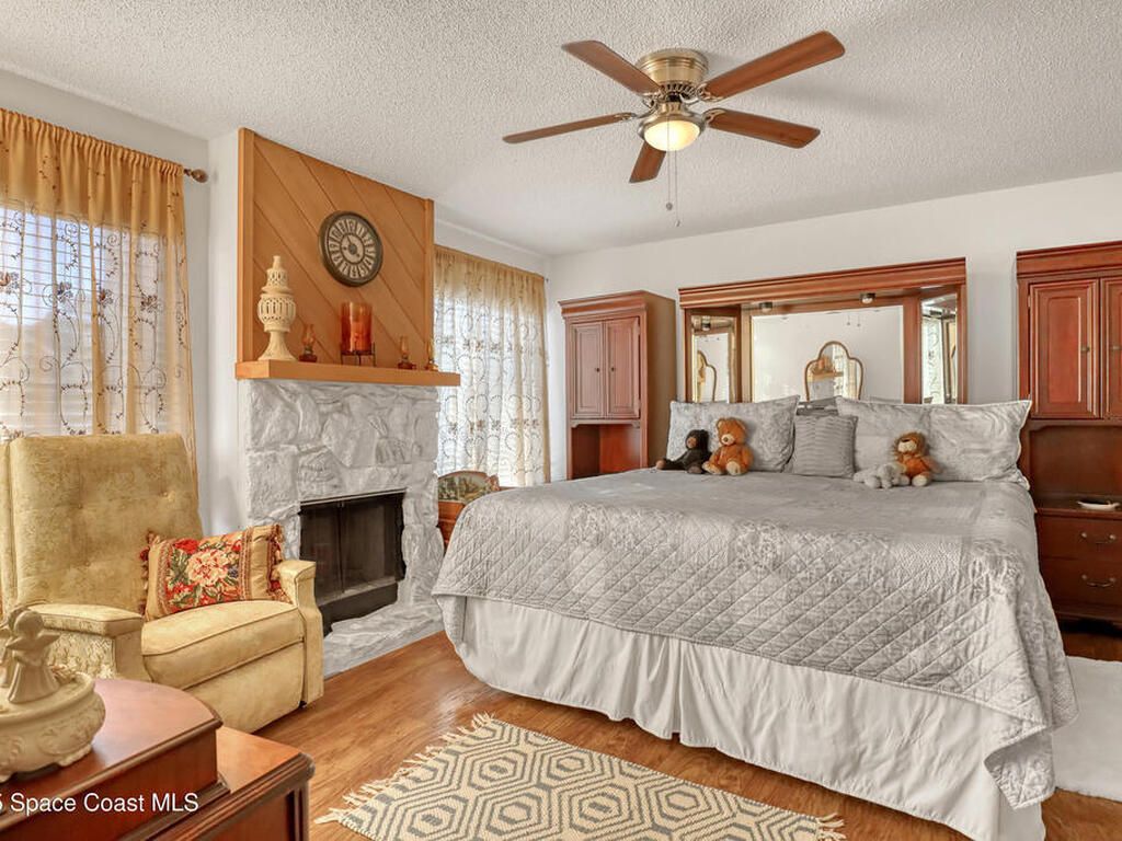 647 Cedar Side Circle, Palm Bay, FL 32905