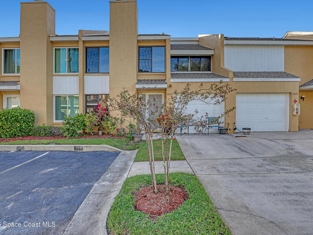 647 Cedar Side Circle, Palm Bay, FL 32905