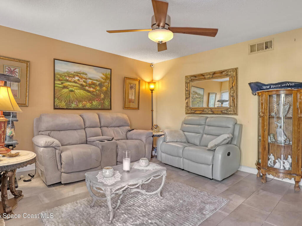 647 Cedar Side Circle, Palm Bay, FL 32905