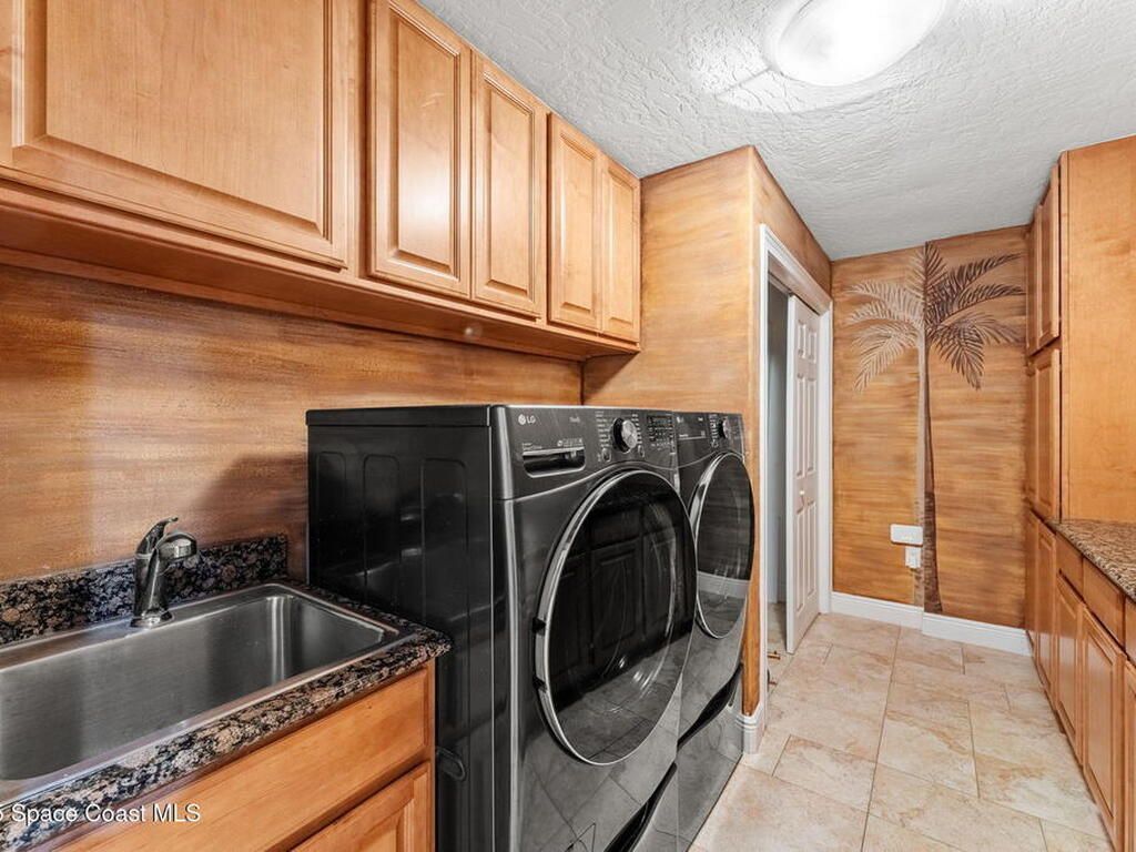 6215 S Tropical Trail, Merritt Island, FL 32952