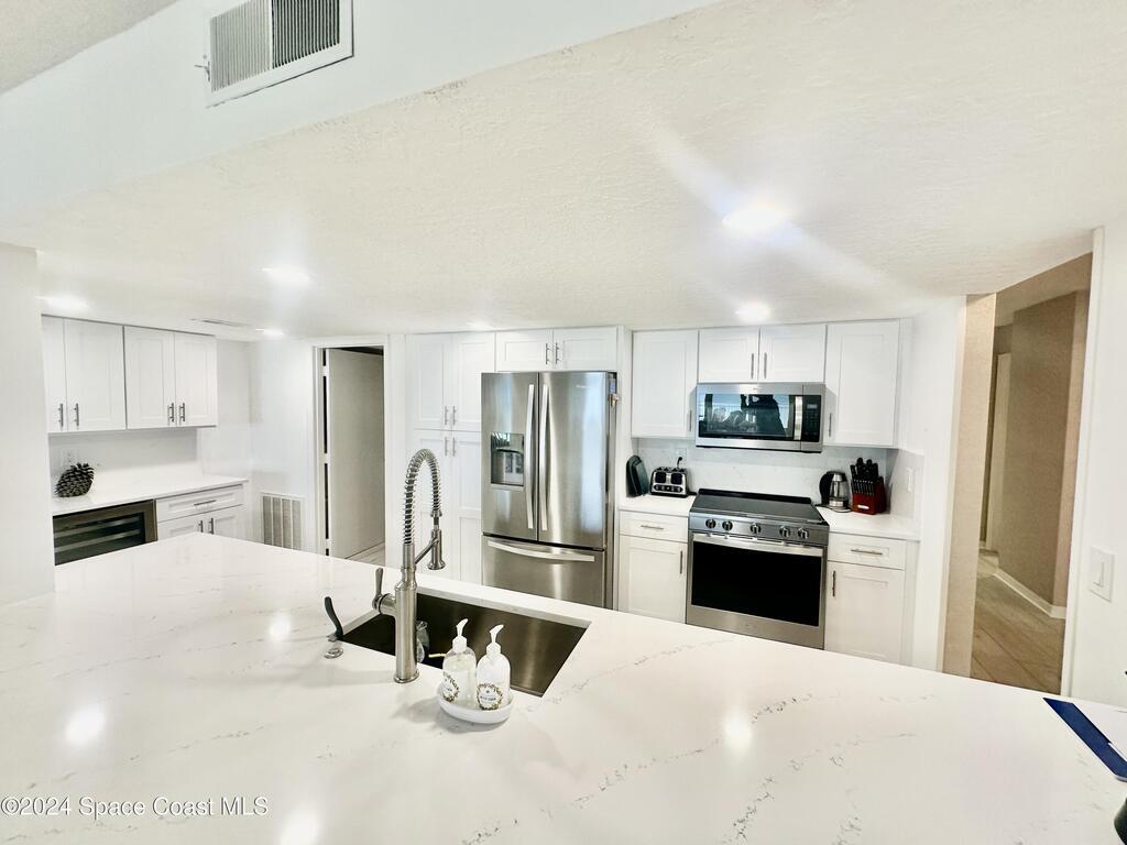 6770 Ridgewood Avenue, Cocoa Beach, FL 32931