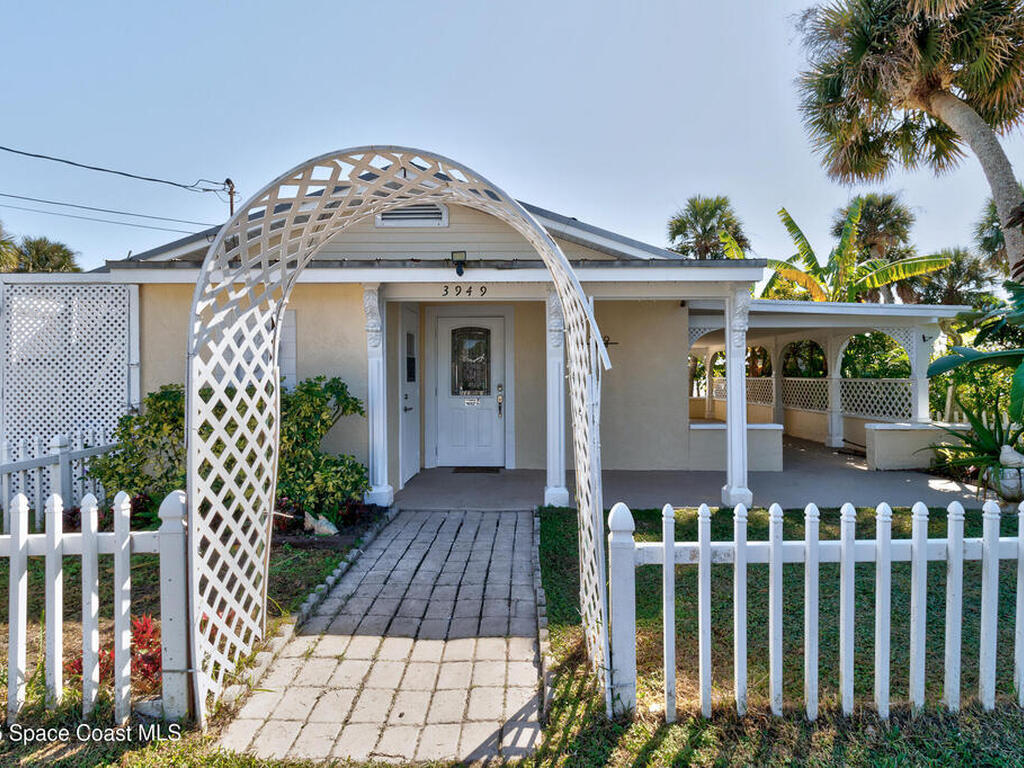 3949 Canal Drive, Sebastian, FL 32976
