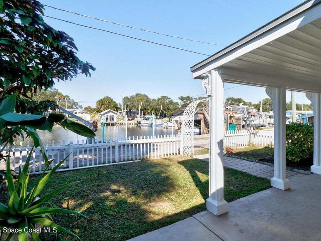 3949 Canal Drive, Sebastian, FL 32976