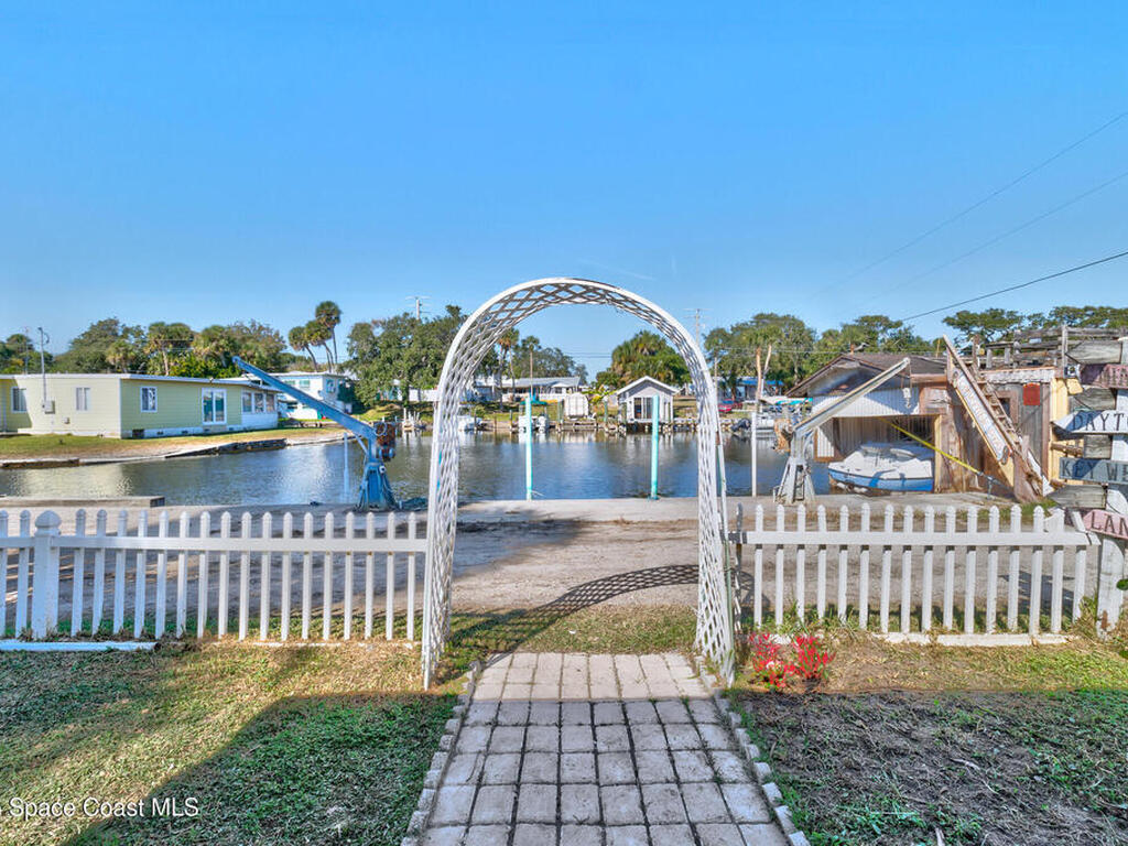 3949 Canal Drive, Sebastian, FL 32976