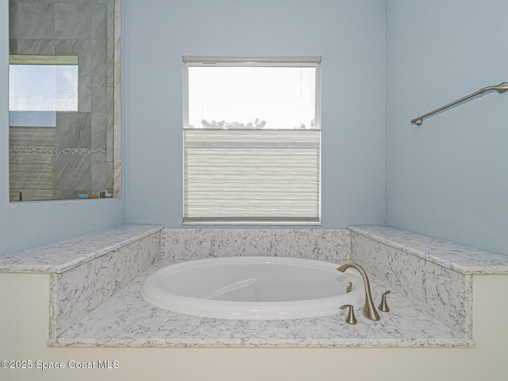 395 Sapphire Way, Vero Beach, FL 32968