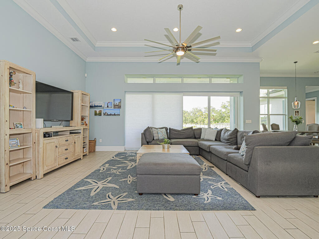 395 Sapphire Way, Vero Beach, FL 32968