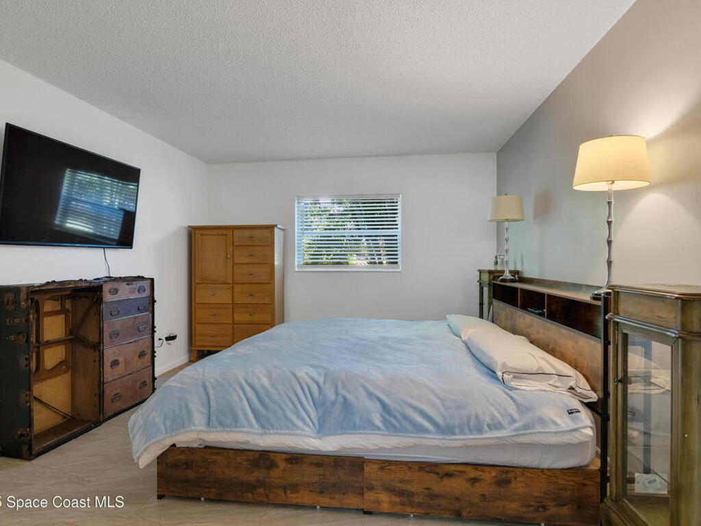 1166 6th Avenue, Vero Beach, FL 32960