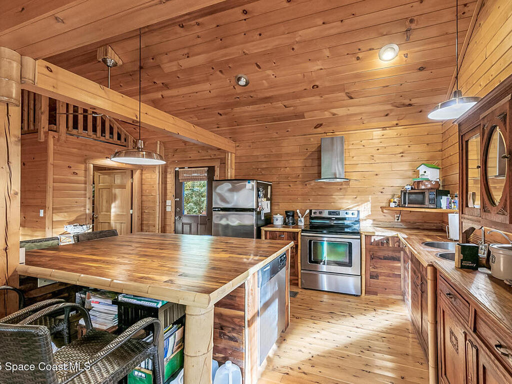 1055 Valkaria Road, Grant-Valkaria, FL 32950