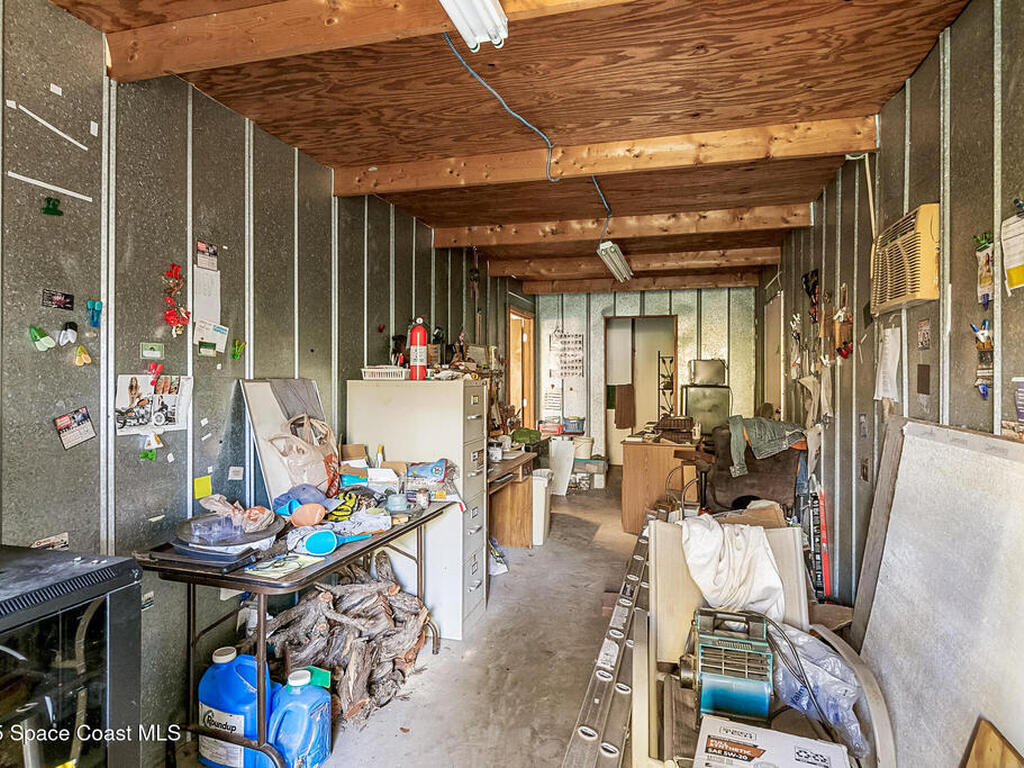 1055 Valkaria Road, Grant-Valkaria, FL 32950