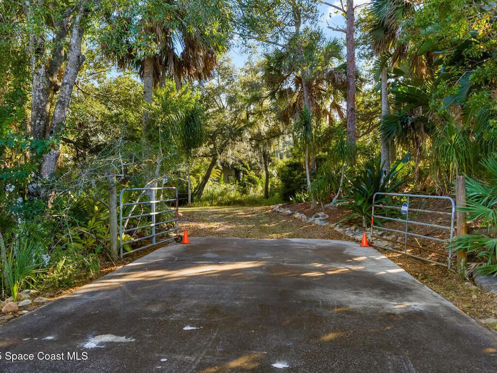 1055 Valkaria Road, Grant-Valkaria, FL 32950