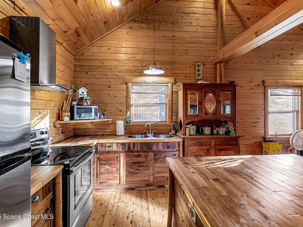 1055 Valkaria Road, Grant-Valkaria, FL 32950