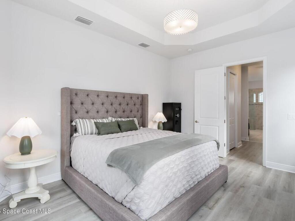 2402 Westhorpe Drive, Malabar, FL 32950