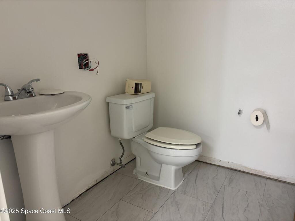 2105 Palm Bay Rd Road, Palm Bay, FL 32905