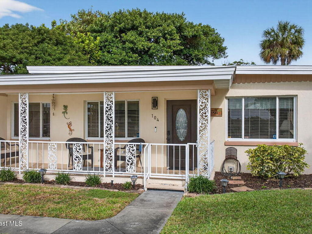 104 Roosevelt Avenue, Cocoa Beach, FL 32931