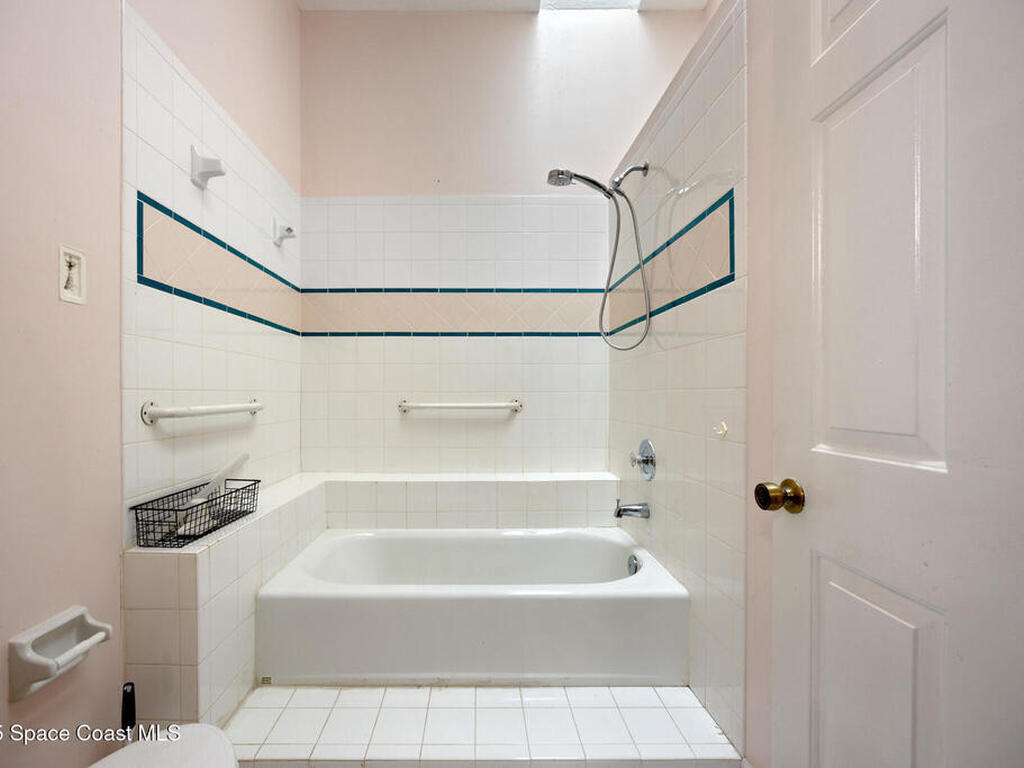 2204 Parkside Place, Indian Harbour Beach, FL 32937