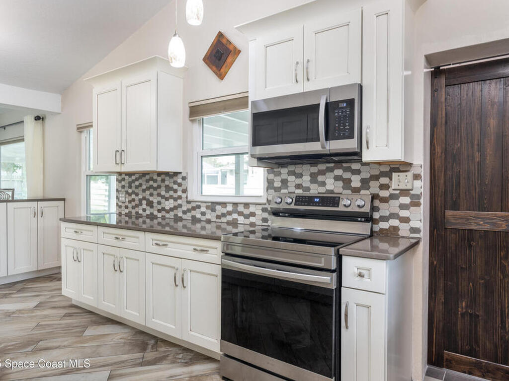 33 W Melbourne Avenue, Melbourne, FL 32901