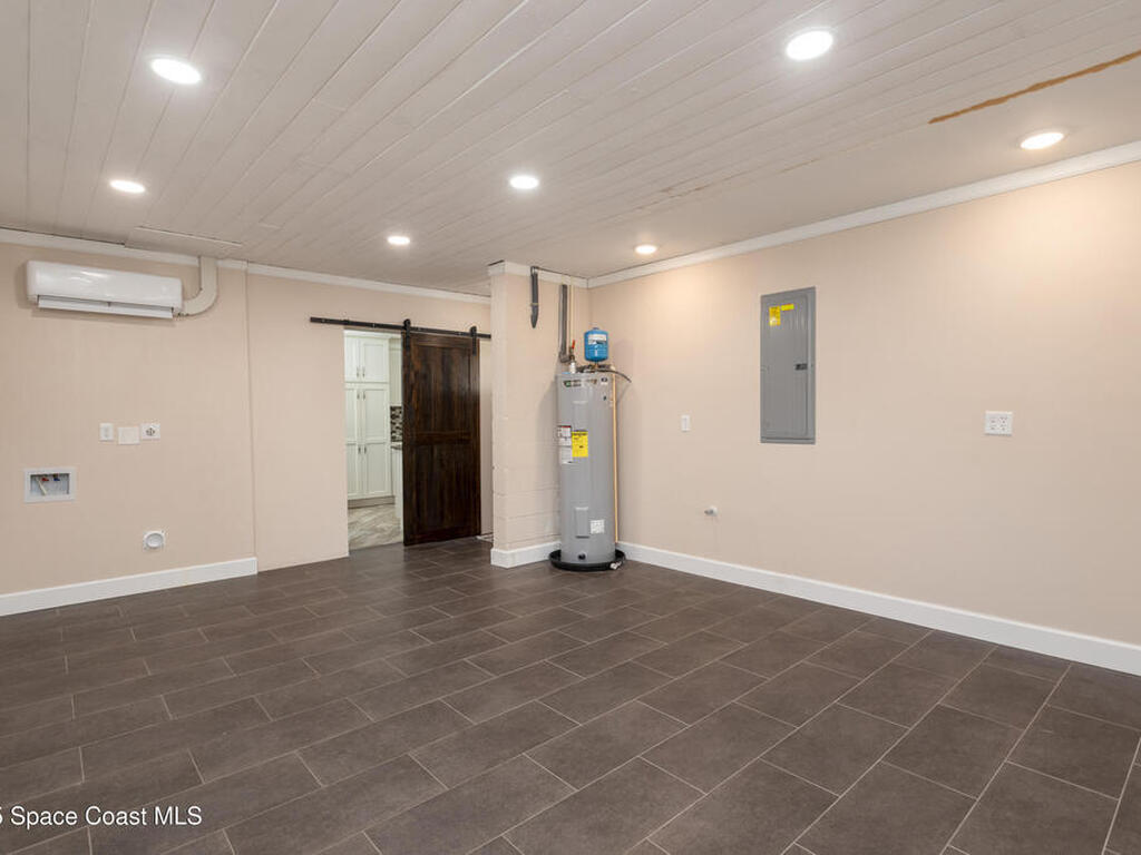 33 W Melbourne Avenue, Melbourne, FL 32901