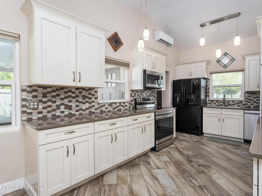 33 W Melbourne Avenue, Melbourne, FL 32901