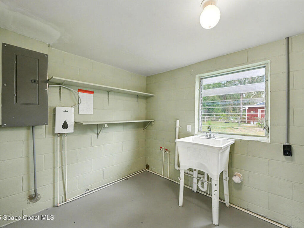 3527 Old Dixie Highway, Mims, FL 32754