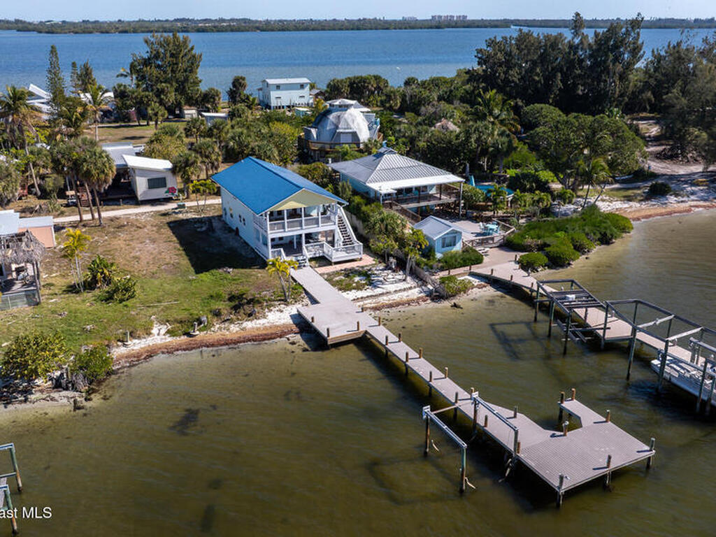 25 Vip Island, Grant, FL 32949