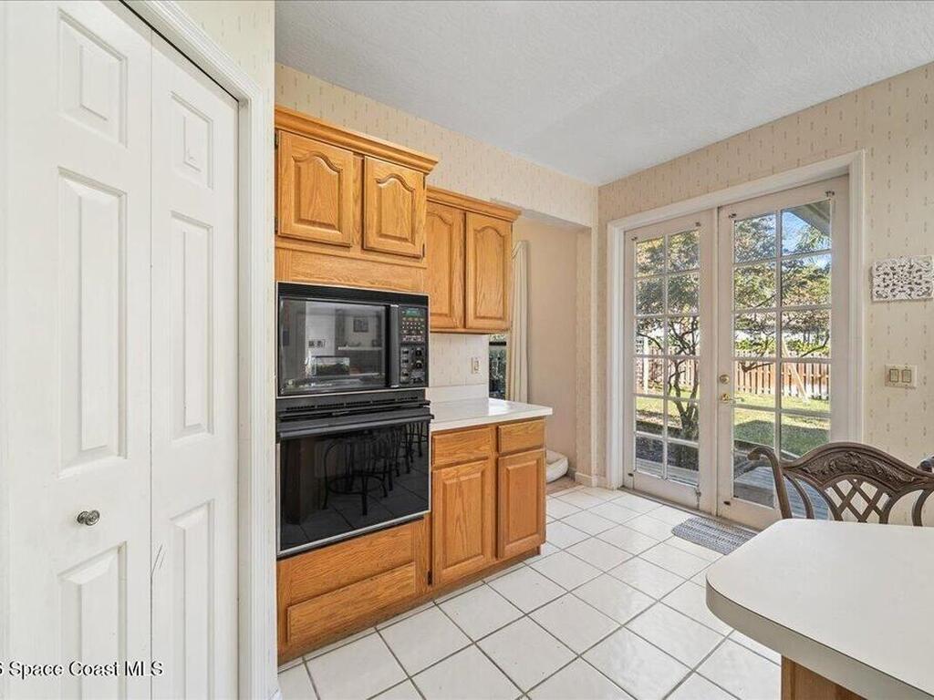 594 Hummingbird Drive, Indialantic, FL 32903