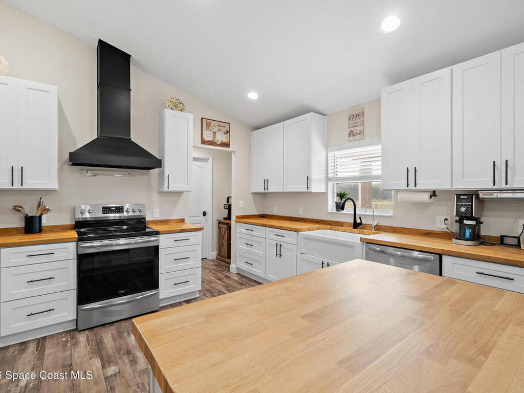 3440 Hammock Road, Mims, FL 32754