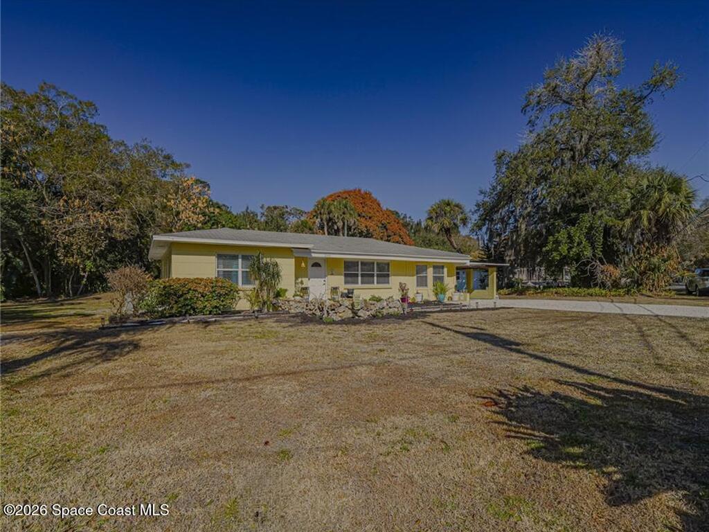 2049 50th Avenue, Vero Beach, FL 32966