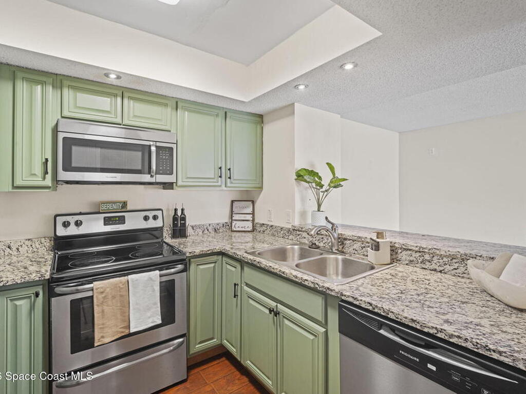 963 Sonesta Avenue, Palm Bay, FL 32905