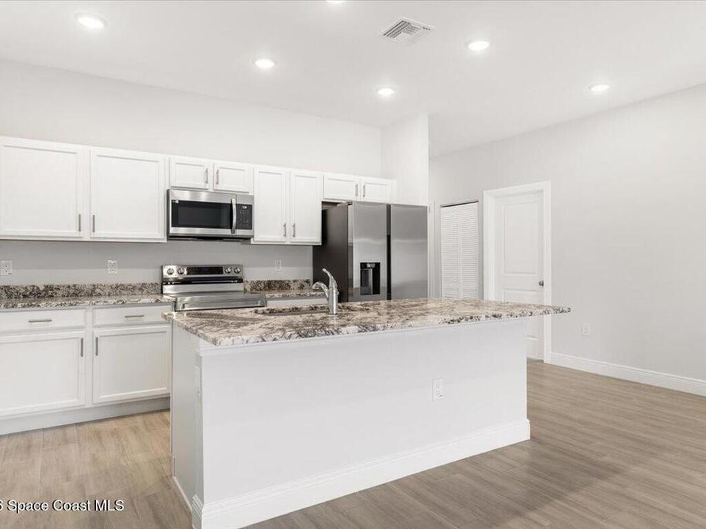 1635 19th Avenue, Vero Beach, FL 32962