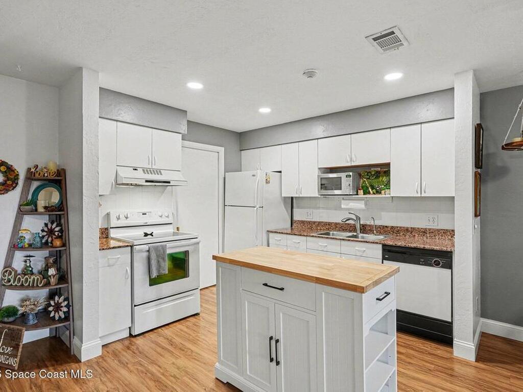 9030 York Lane, West Melbourne, FL 32904