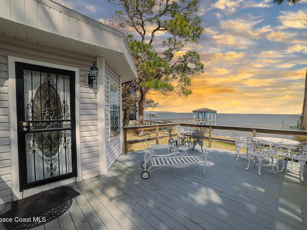 527 Indian River Avenue, Titusville, FL 32796