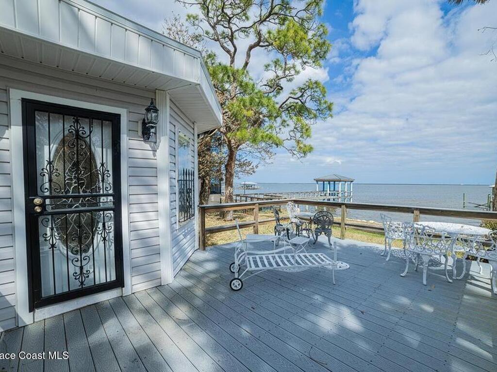 527 Indian River Avenue, Titusville, FL 32796