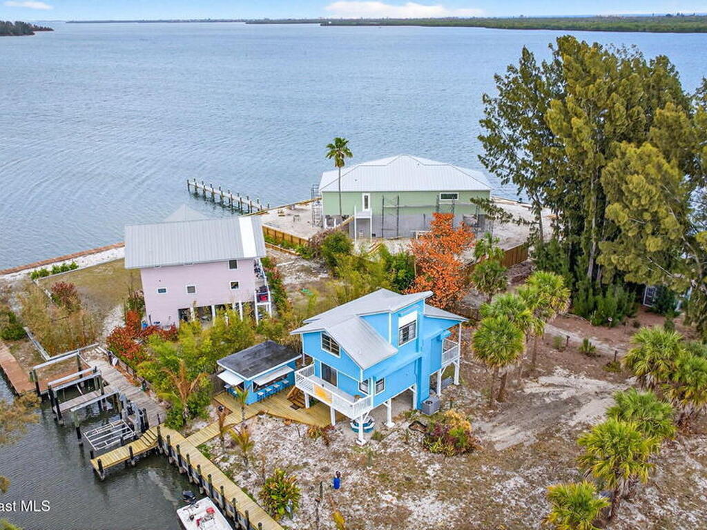 51 Vip Island, Grant, FL 32949