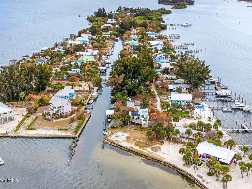 51 Vip Island, Grant, FL 32949