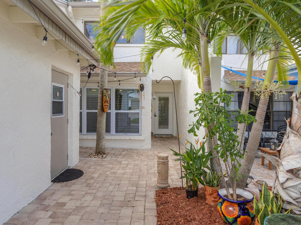 517 Summerset Court, Indian Harbour Beach, FL 32937