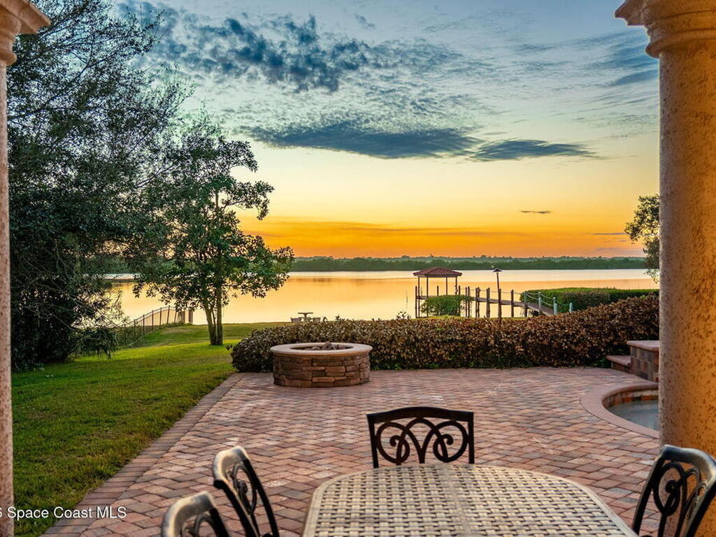 4760 Honeyridge Lane, Merritt Island, FL 32952