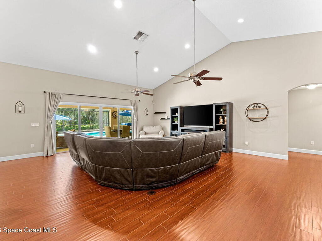 1695 Arch Road, Mims, FL 32754