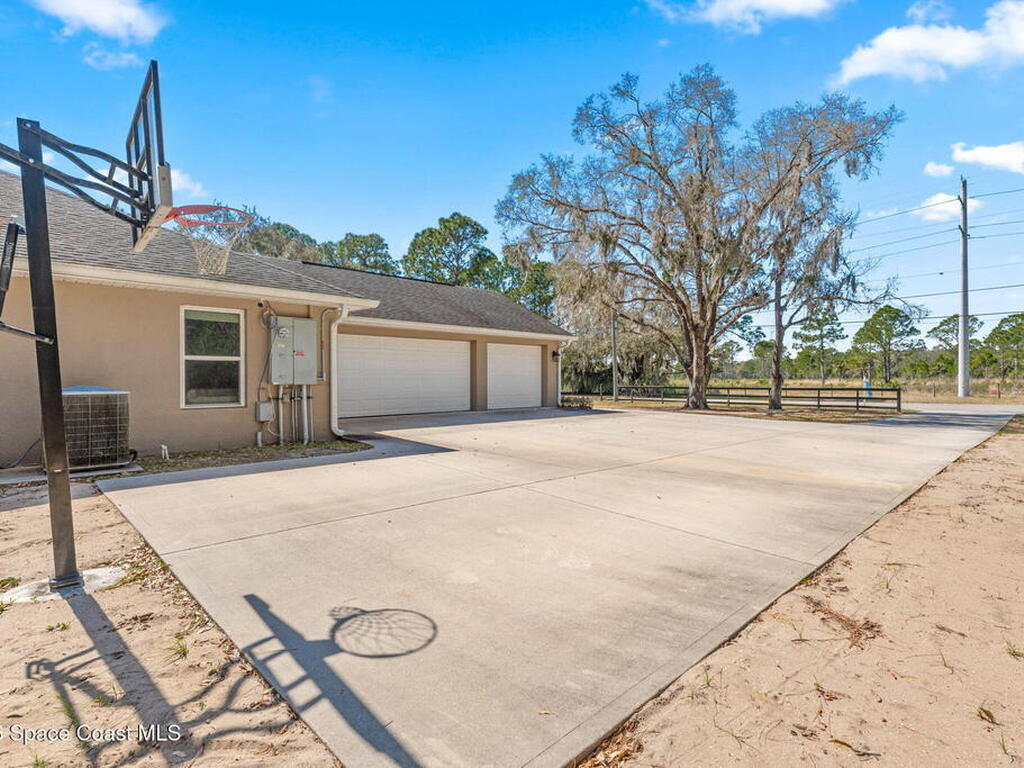 1695 Arch Road, Mims, FL 32754