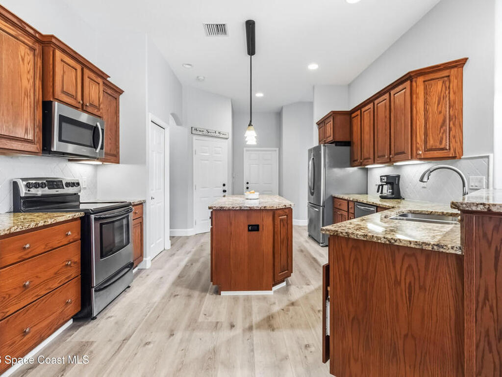 6920 Hacienda Drive, Grant, FL 32949