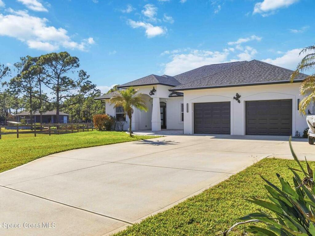 6920 Hacienda Drive, Grant, FL 32949