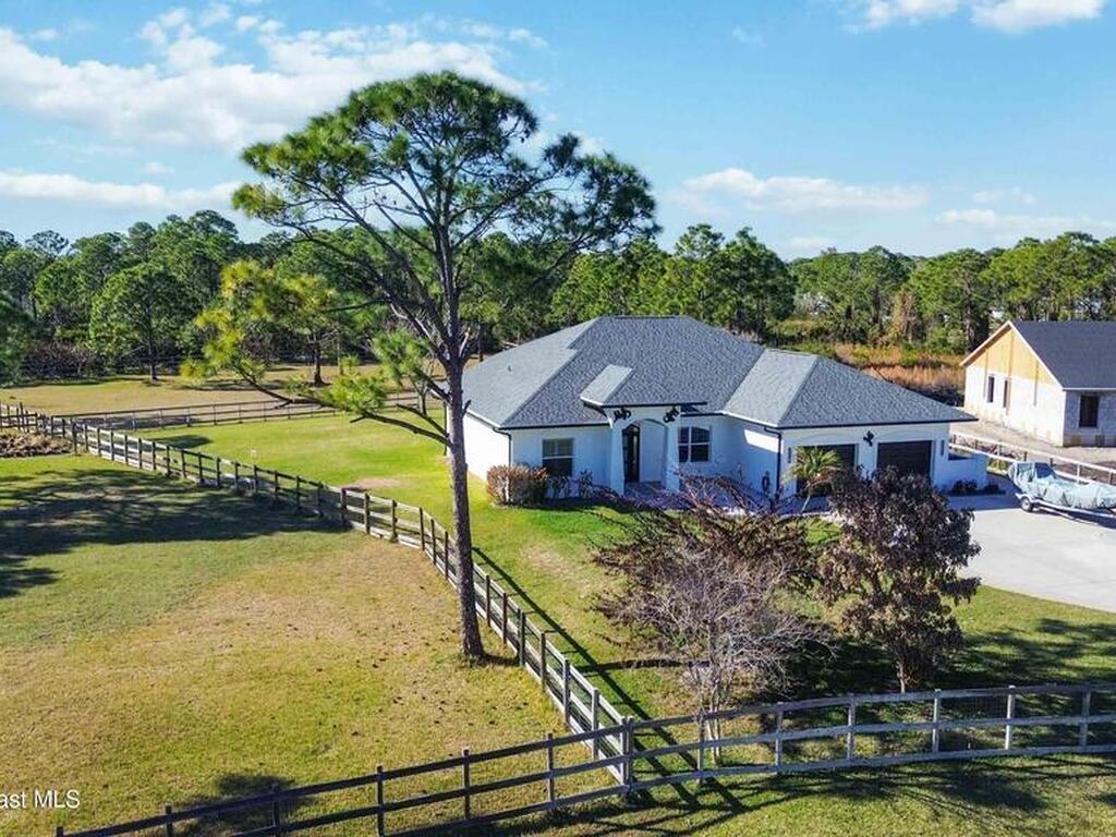 6920 Hacienda Drive, Grant, FL 32949