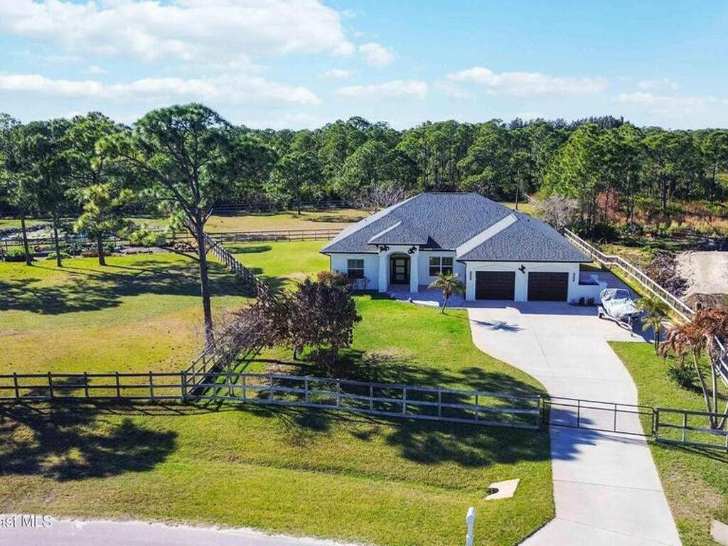 6920 Hacienda Drive, Grant, FL 32949