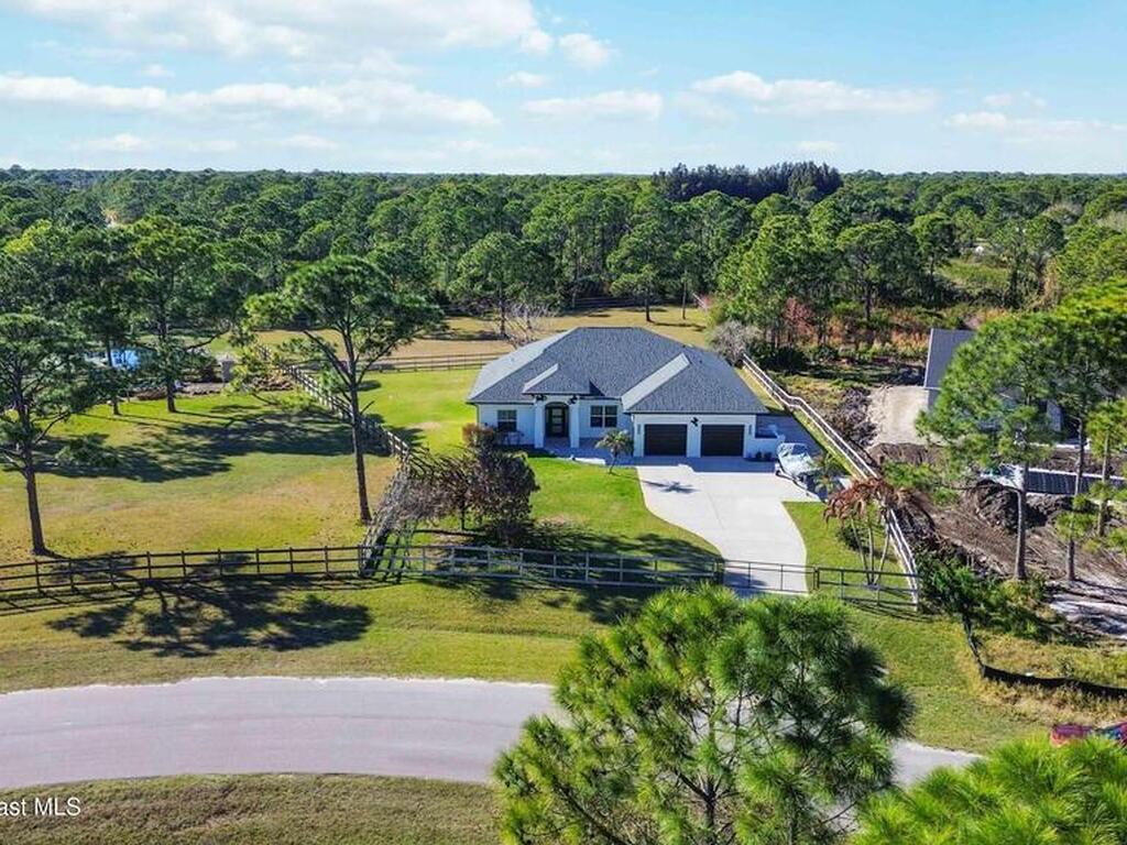 6920 Hacienda Drive, Grant, FL 32949