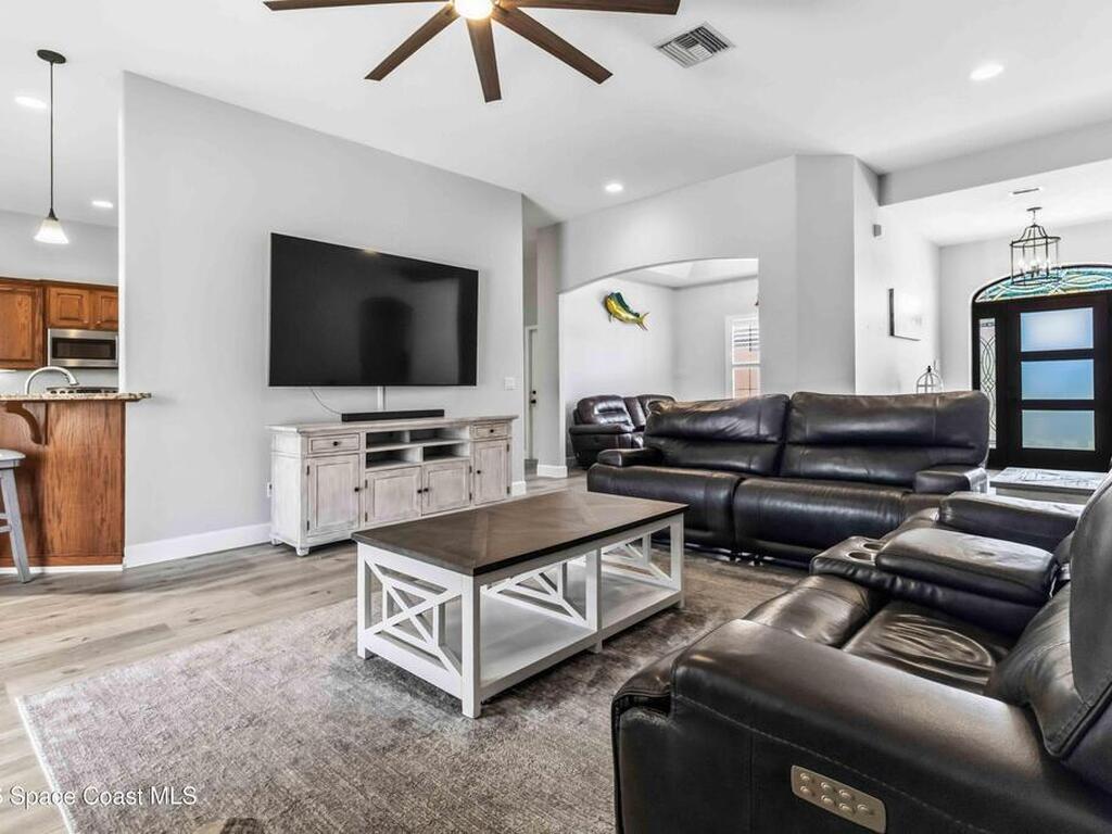 6920 Hacienda Drive, Grant, FL 32949