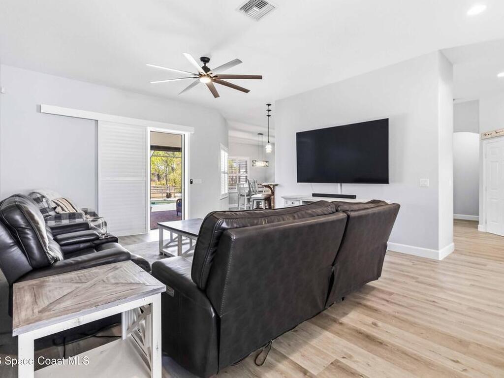 6920 Hacienda Drive, Grant, FL 32949